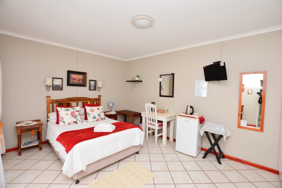 7 Bedroom Property for Sale in Country Club Western Cape